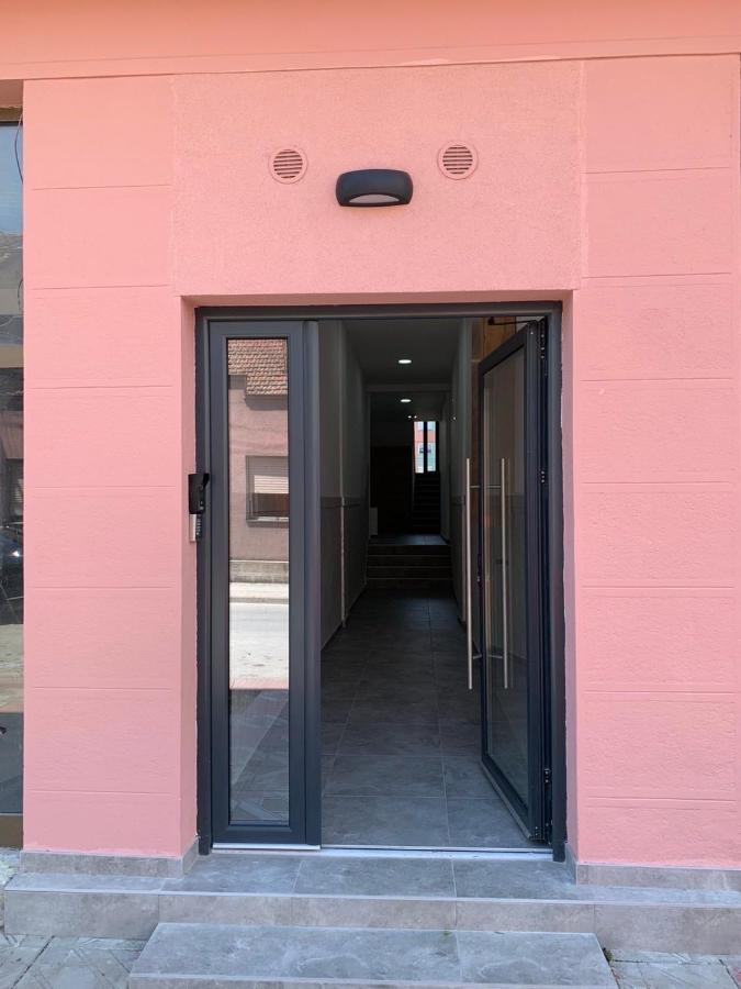 Pink House Apartments Jagodina Εξωτερικό φωτογραφία