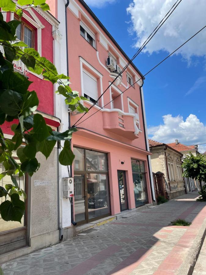 Pink House Apartments Jagodina Εξωτερικό φωτογραφία
