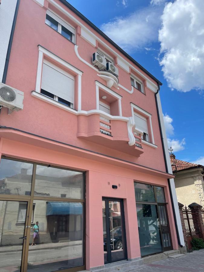 Pink House Apartments Jagodina Εξωτερικό φωτογραφία
