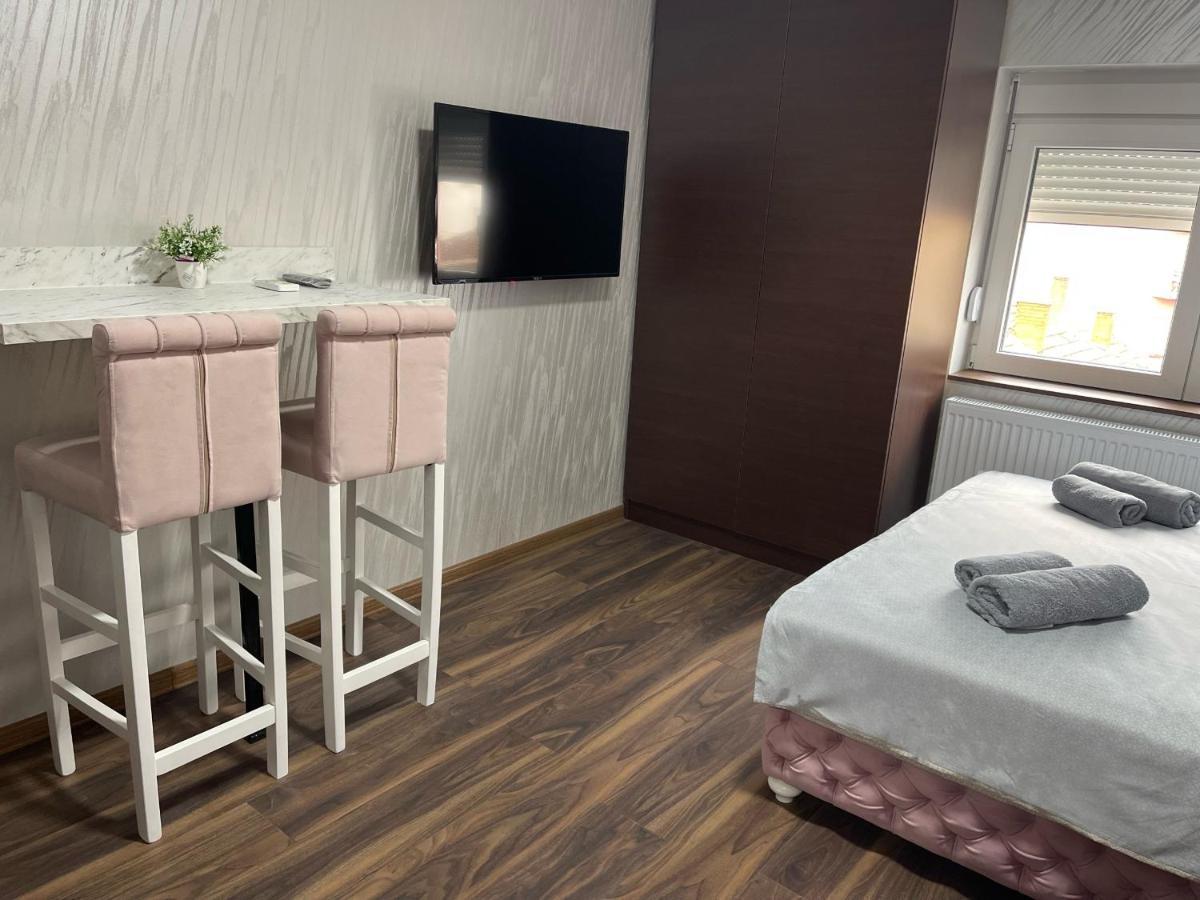 Pink House Apartments Jagodina Εξωτερικό φωτογραφία