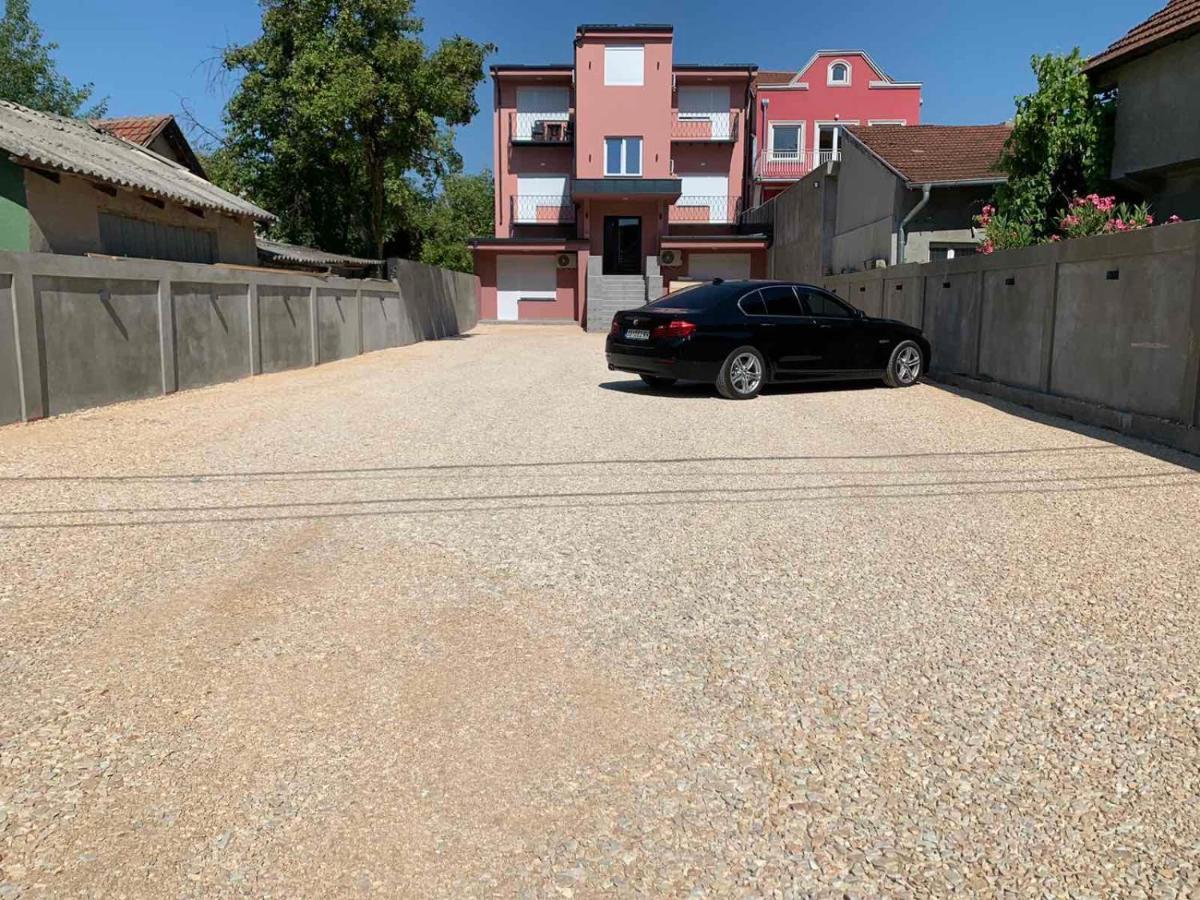 Pink House Apartments Jagodina Εξωτερικό φωτογραφία