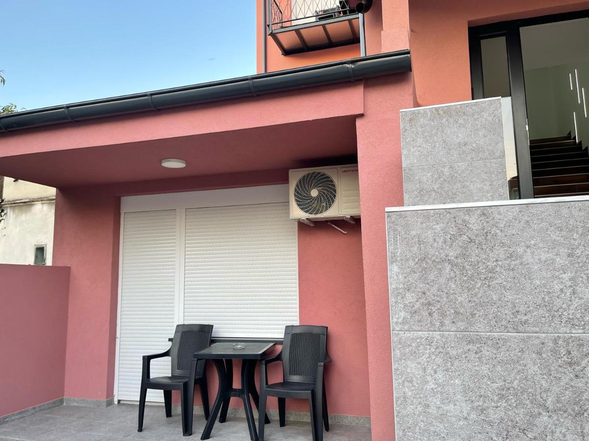Pink House Apartments Jagodina Εξωτερικό φωτογραφία